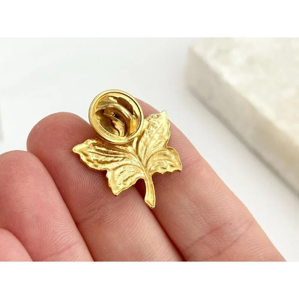Leaf Shaped Textured Gold Toned Vintage Cute Costume Jewelry Brooch | Lapel Pin